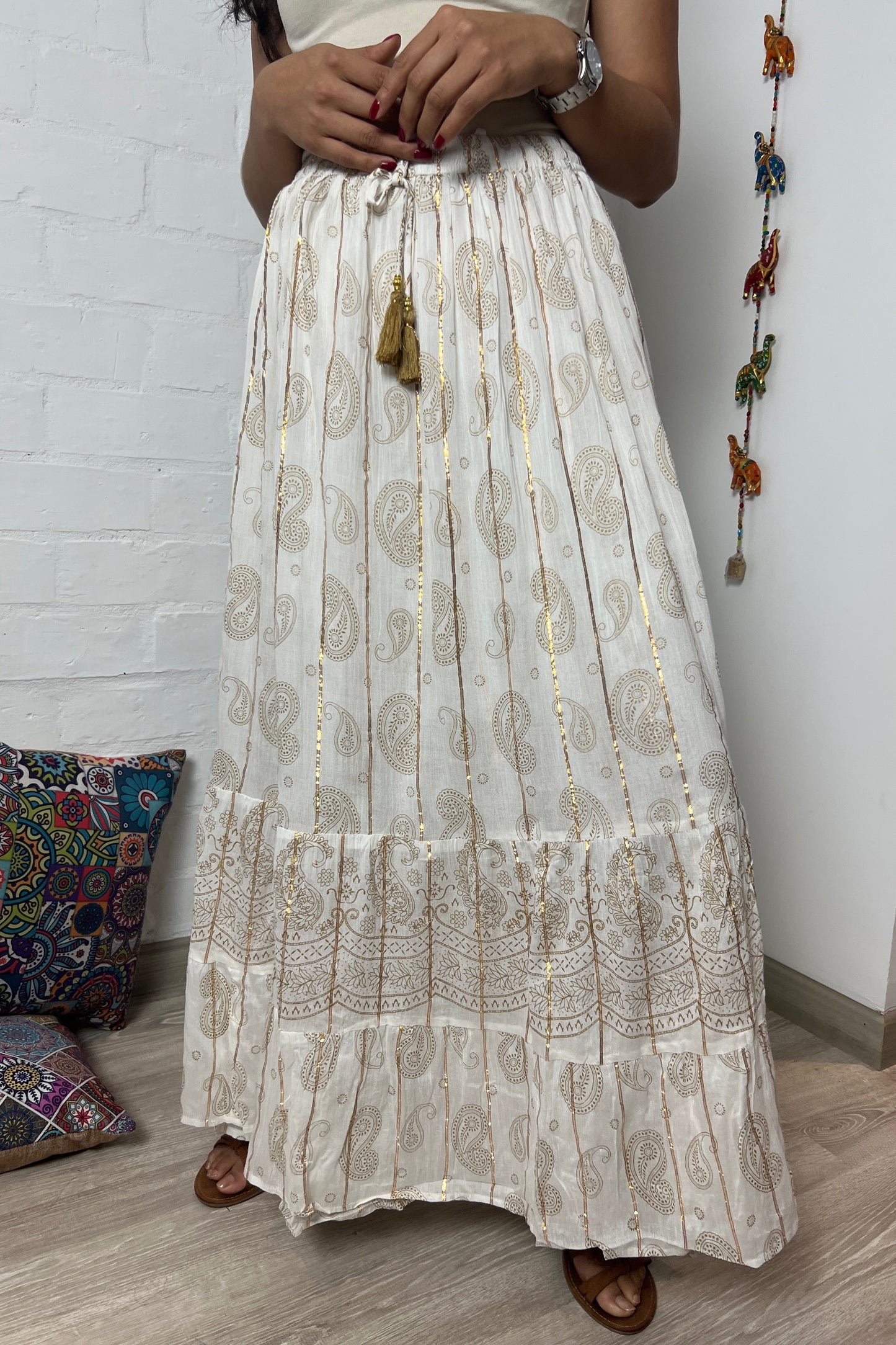 Falda Larga blanca Apliques Dorados