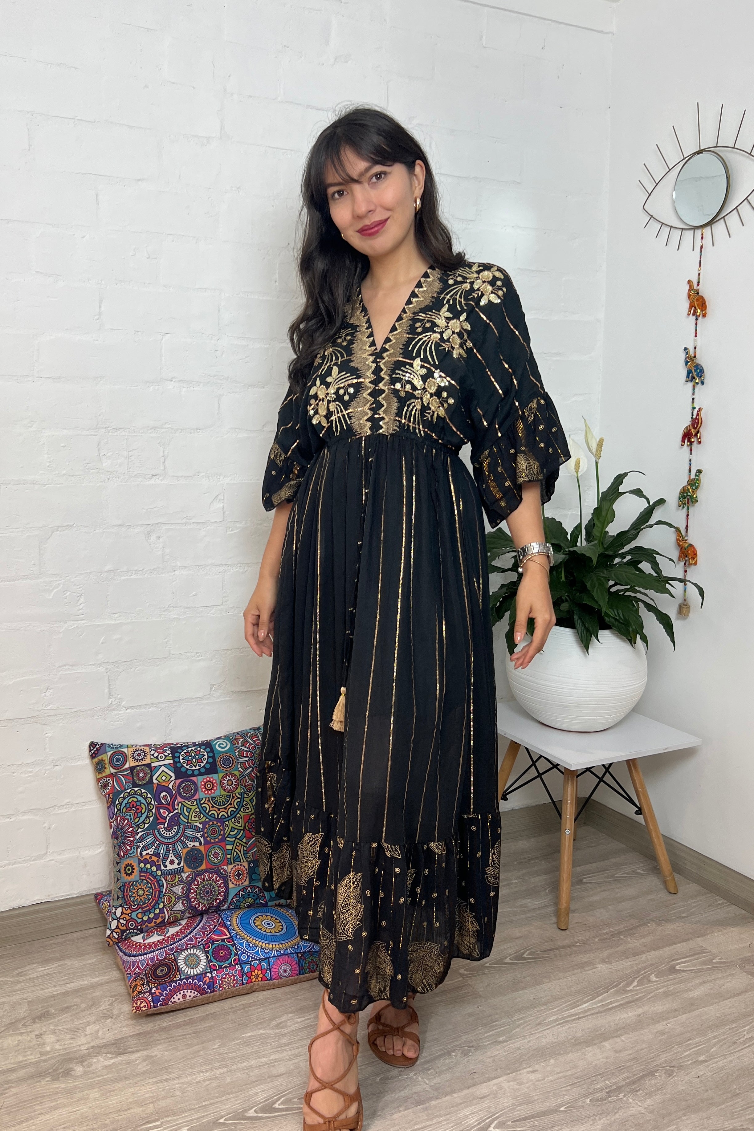 Vestido Kaftan Negro Apliques Dorados