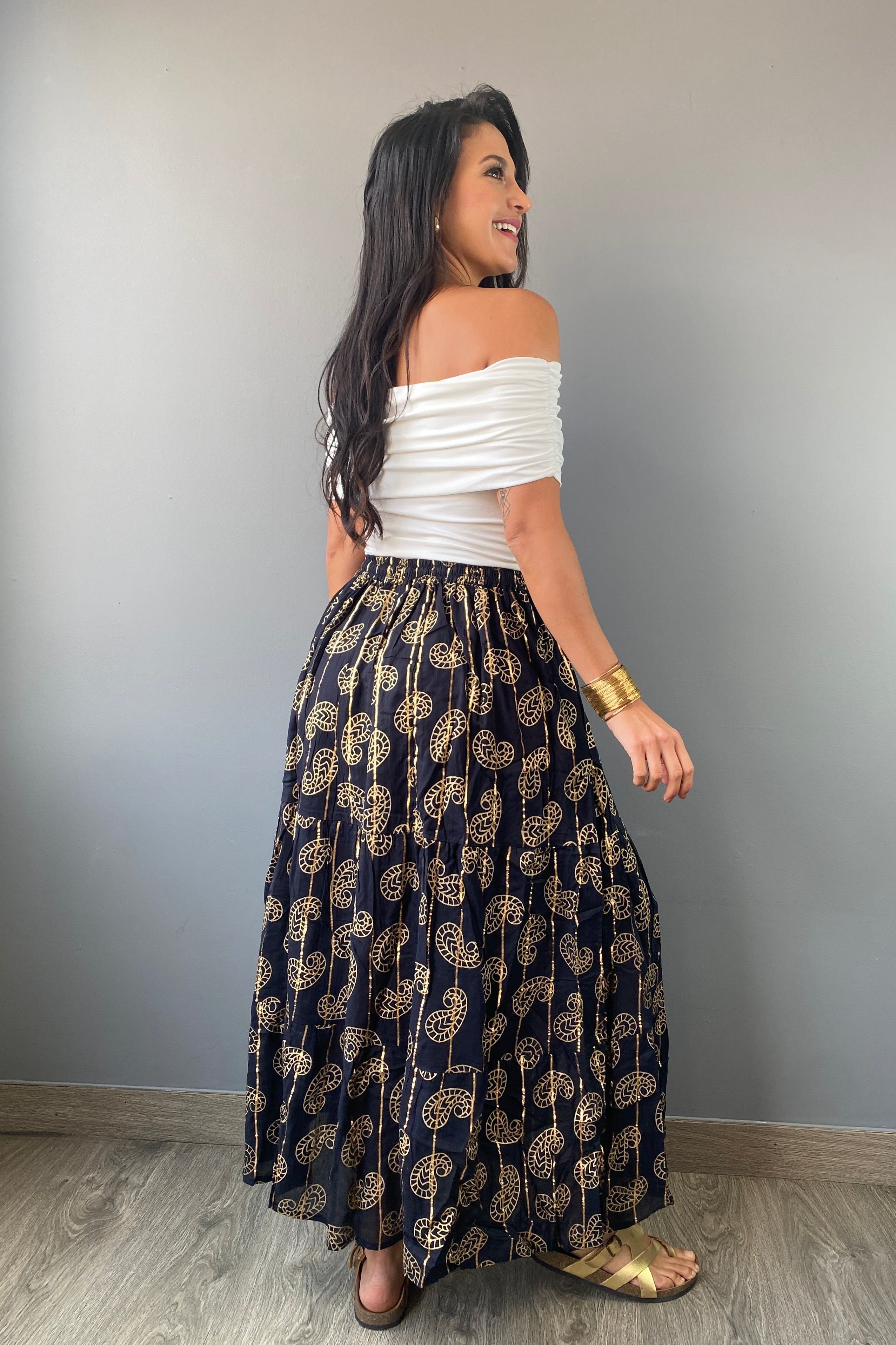 Falda Negra Apliques Dorados