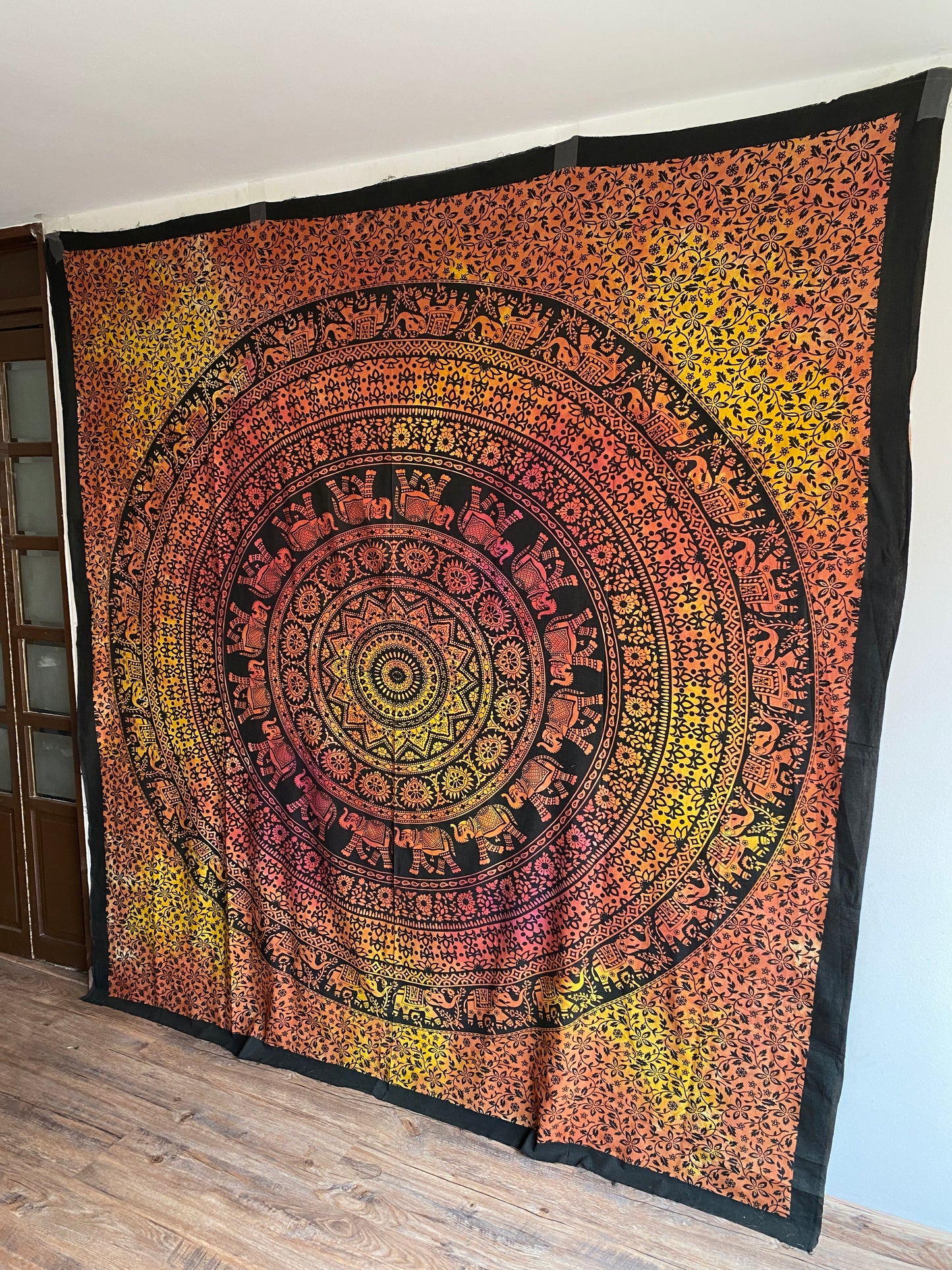 Tela Mandala Amarilla y Negro