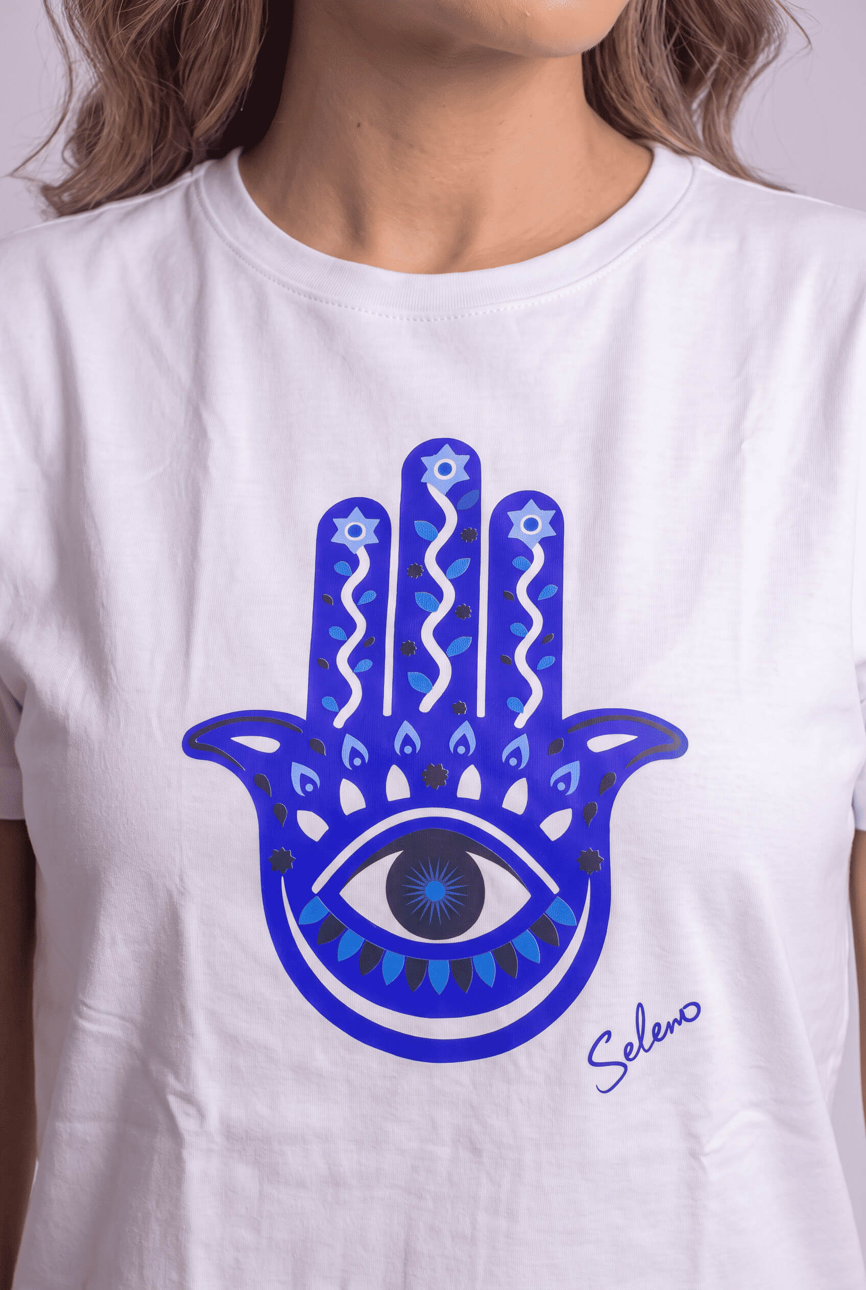 Camiseta blanca Mano Hamsa - Seleno Shop