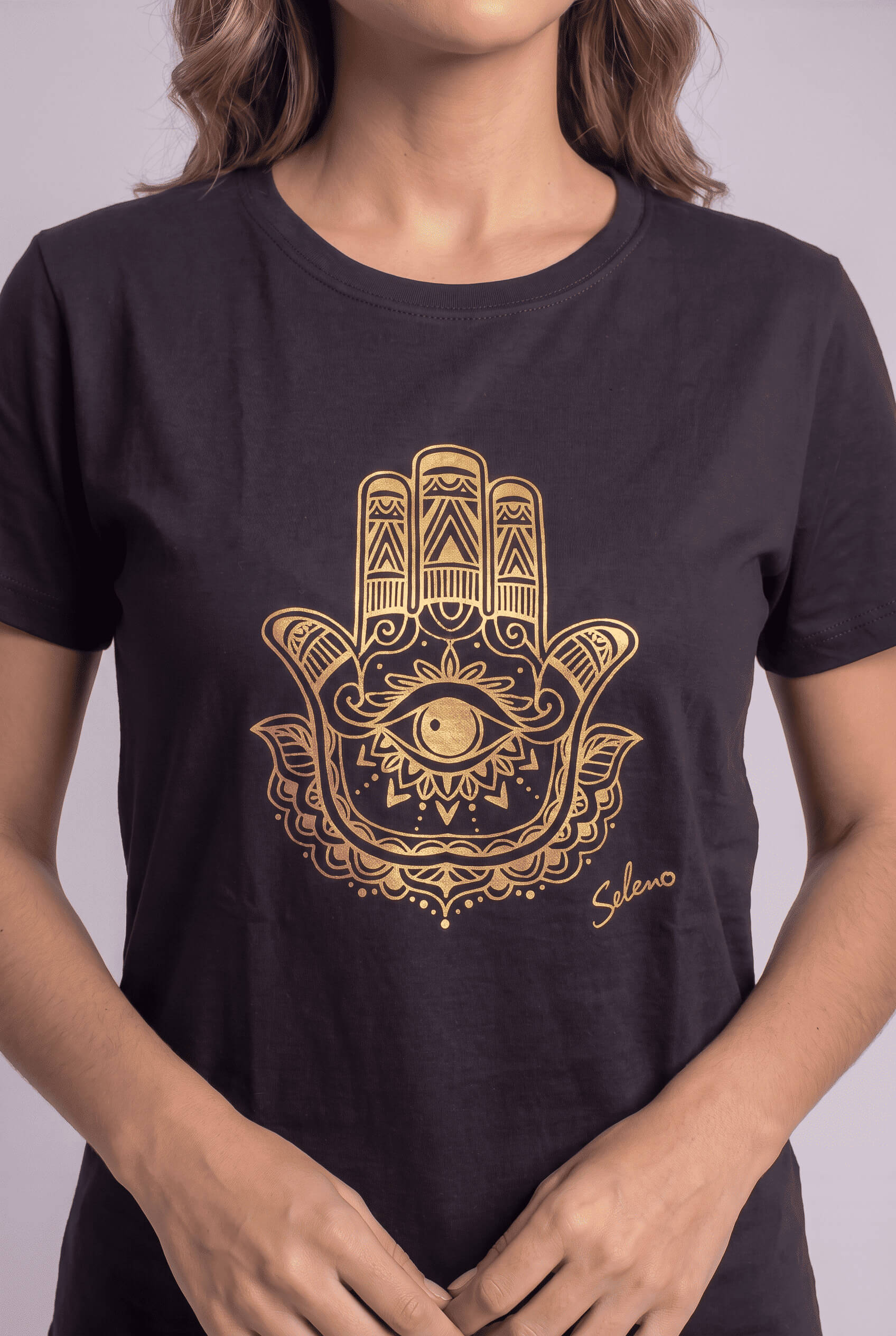 Camiseta Negra Mano Hamsa