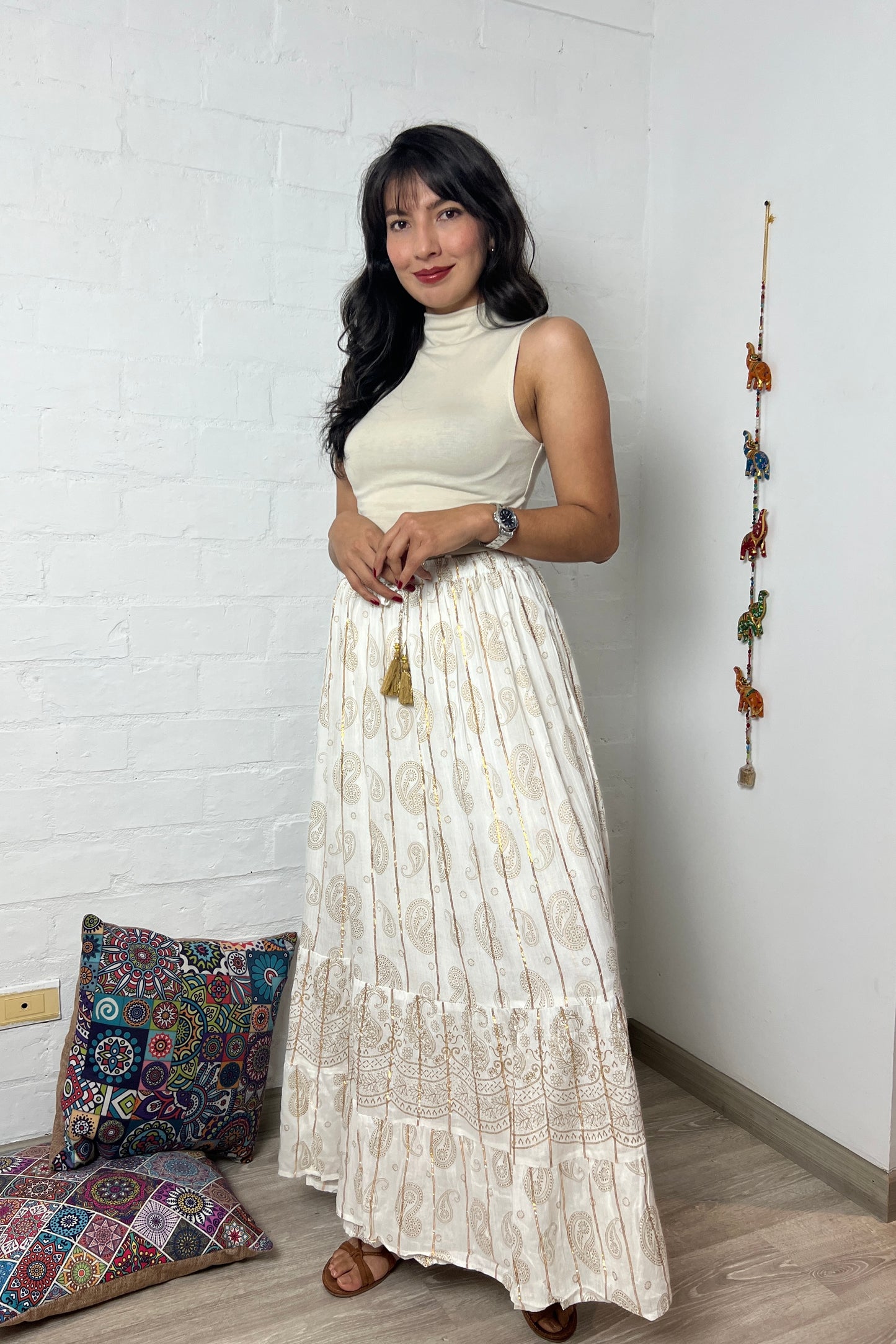 Falda Larga blanca Apliques Dorados