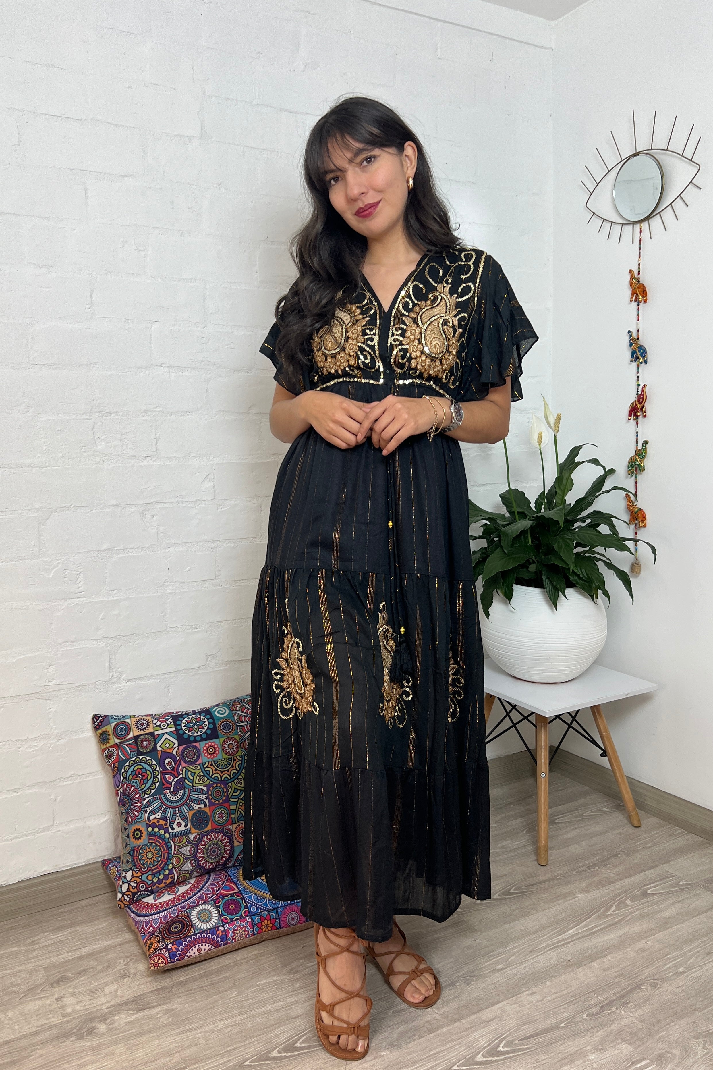 Vestido Kaftan Negro Apliques Dorados