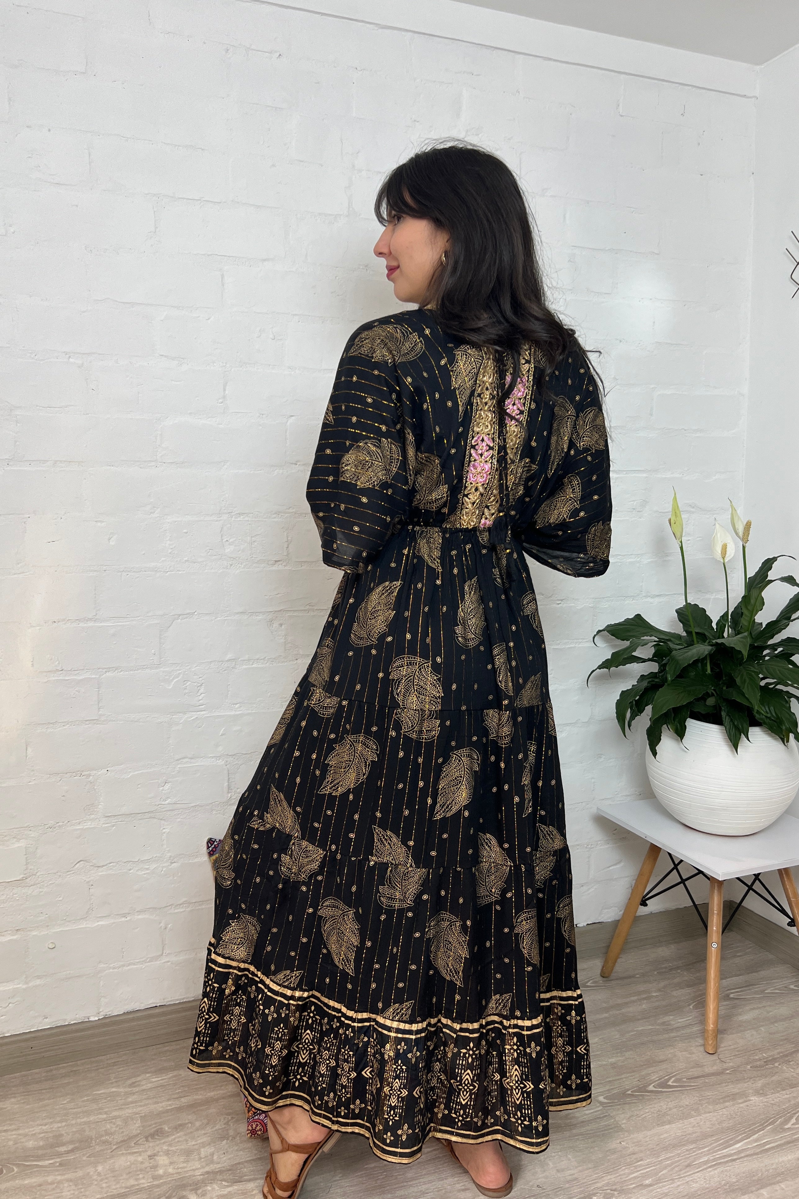 Vestido Kaftan Negro Apliques Dorados