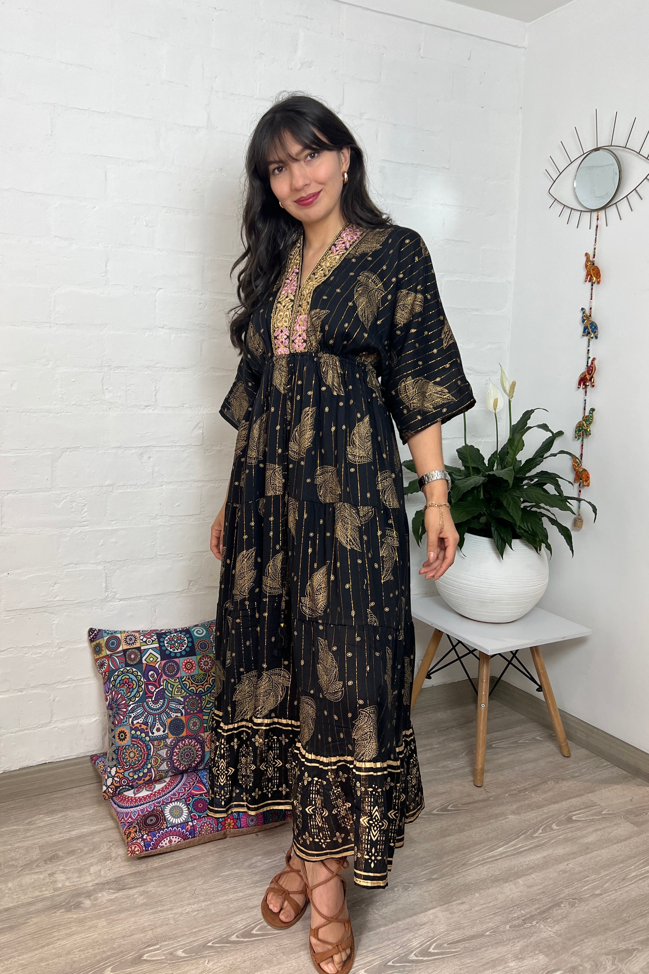 Vestido Kaftan Negro Apliques Dorados
