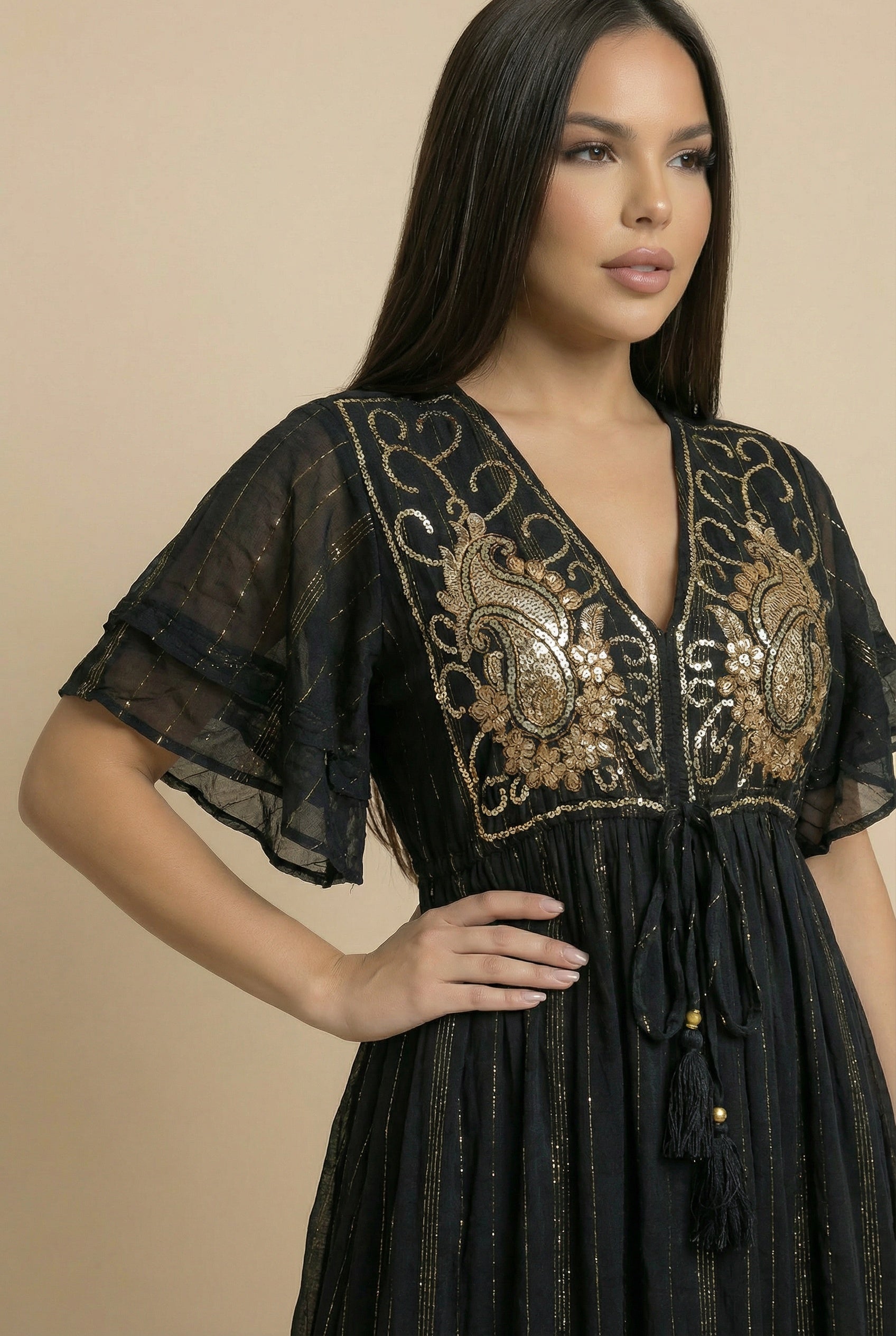 Vestido Kaftan Negro Apliques Dorados