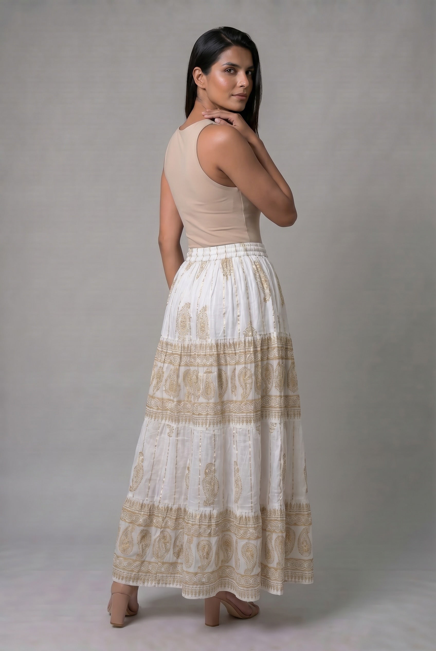 Falda Beige Apliques Dorados - Seleno Shop