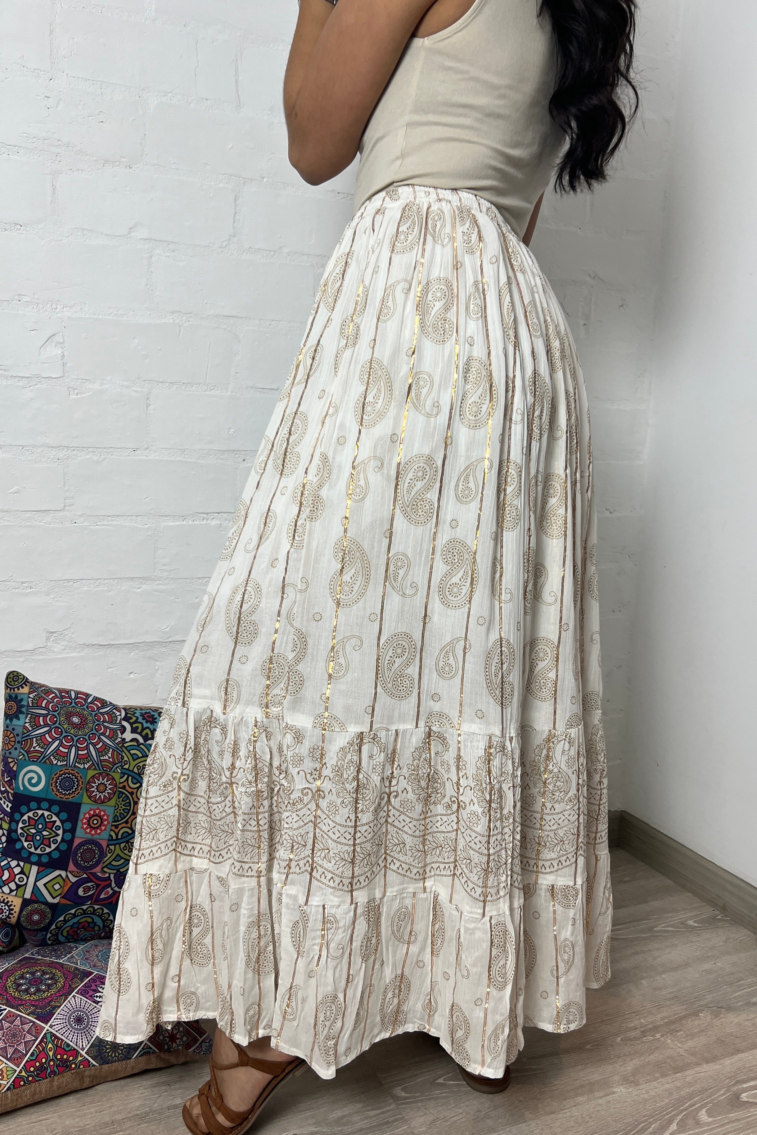 Falda blanca Apliques Dorados - Seleno Shop