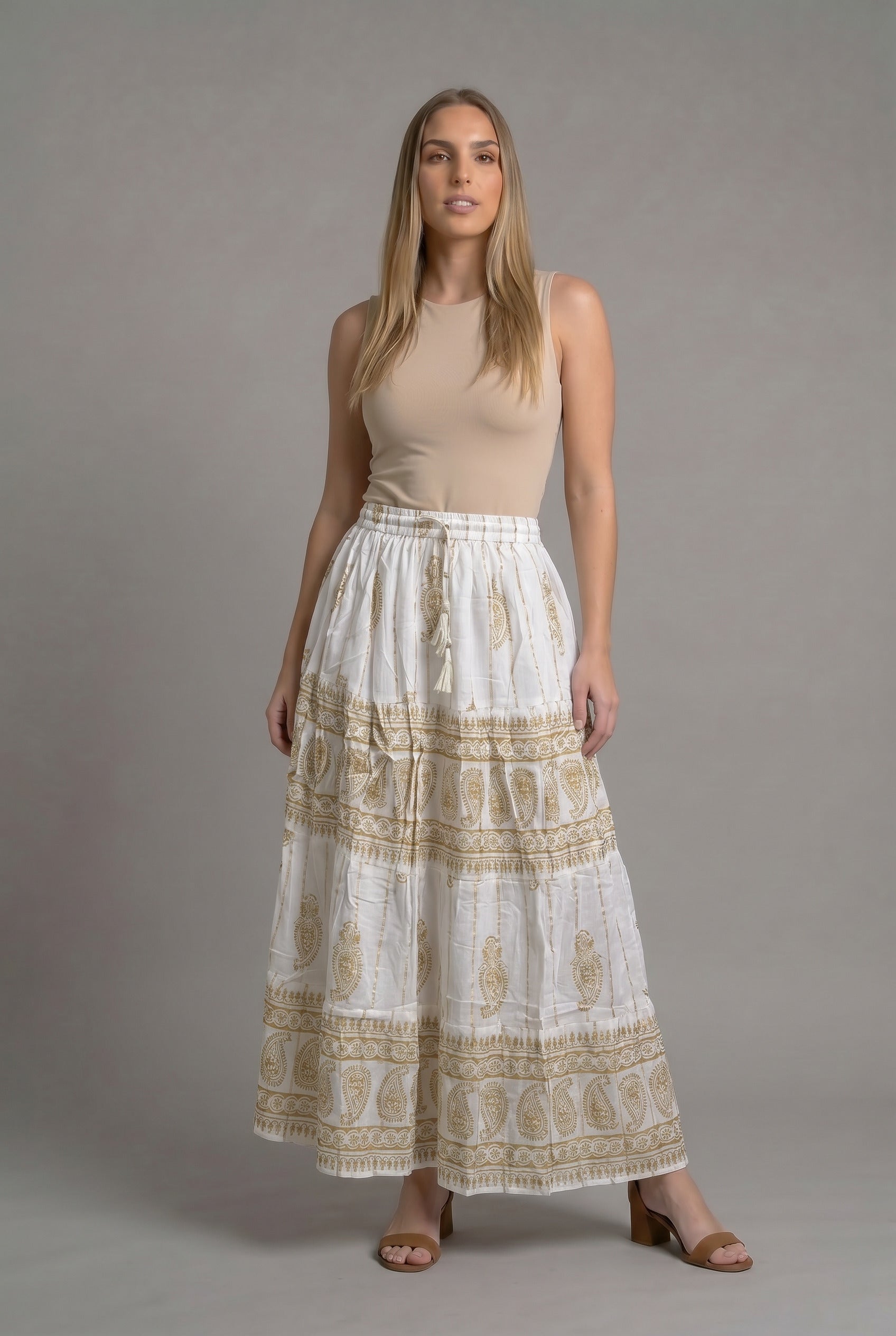 Falda blanca Apliques Dorados - Seleno Shop