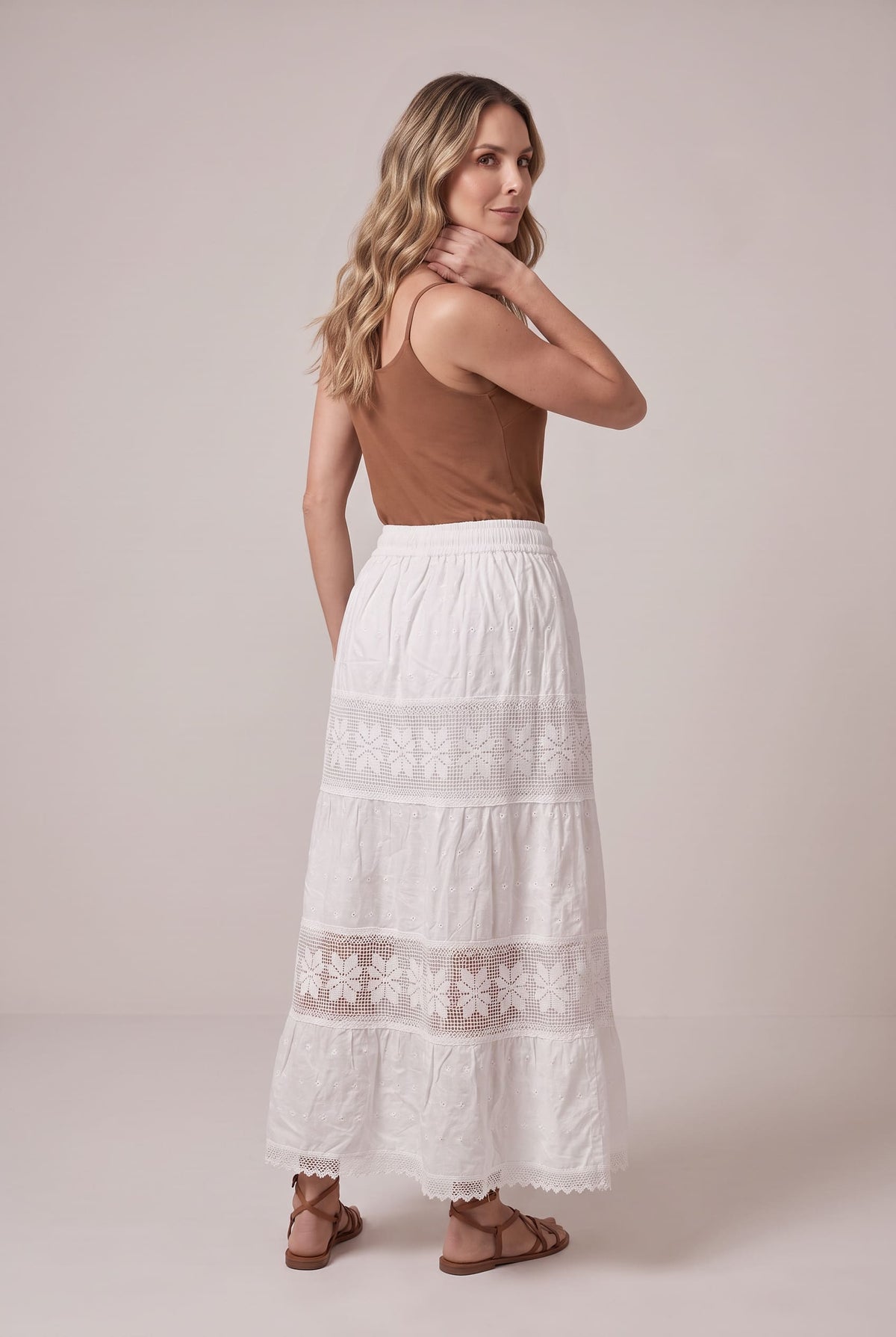 Falda blanca bordada - Seleno Shop