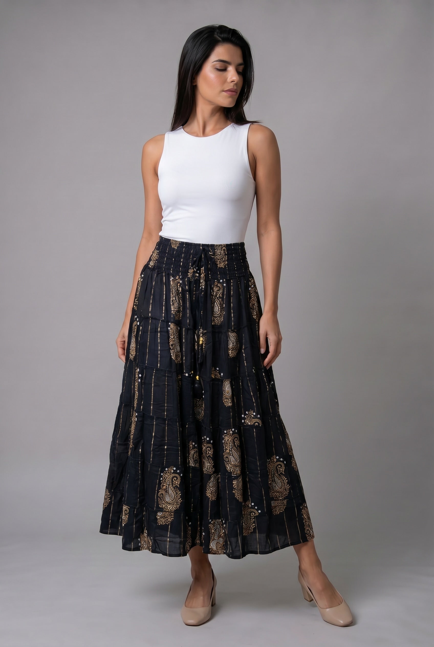 Falda Negra Apliques Dorados - Seleno Shop