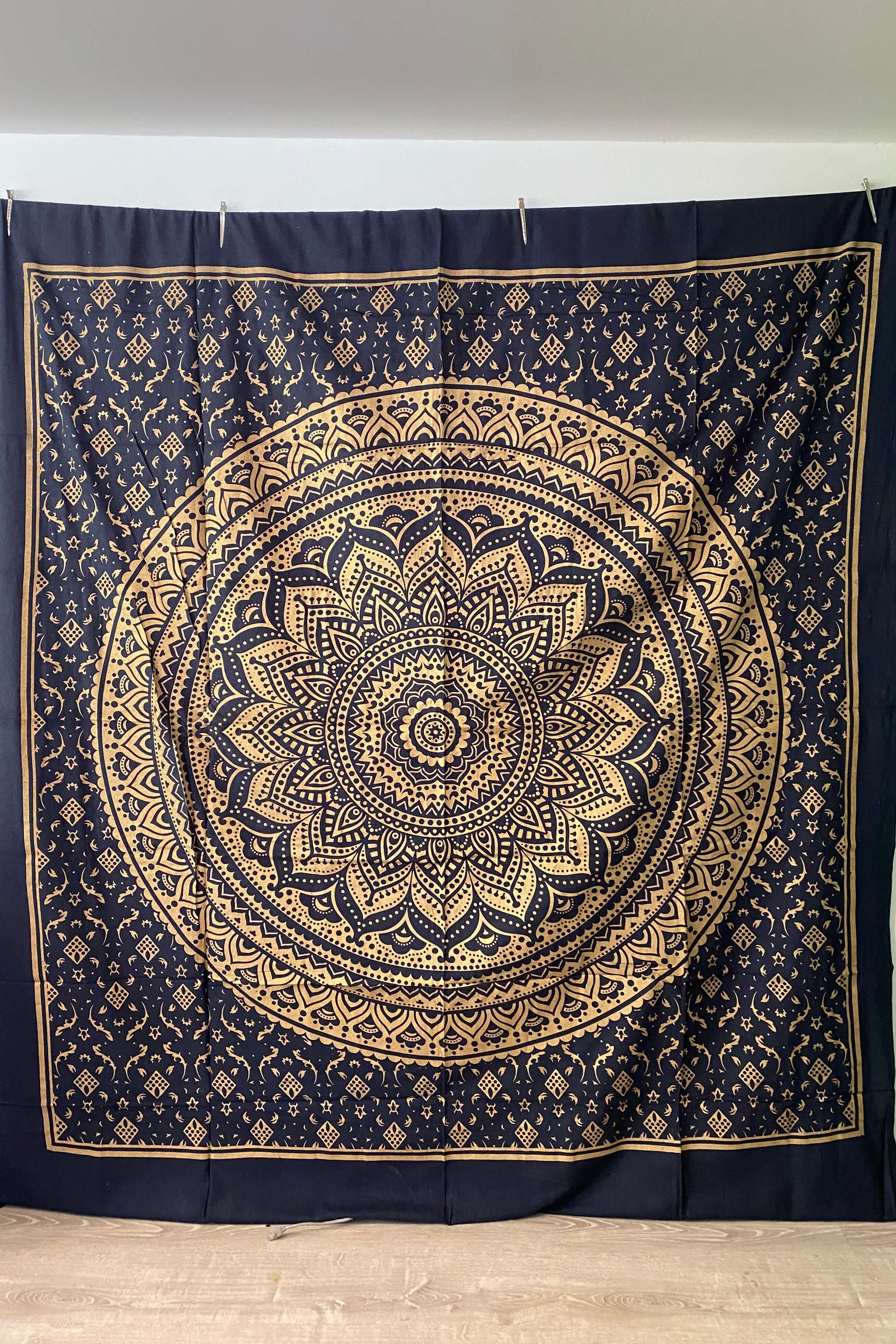 Tela Mandala negro con dorado - Seleno Shop